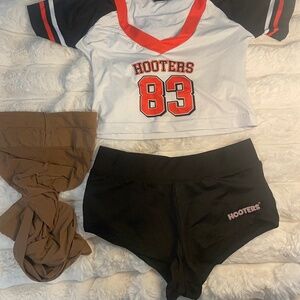 Hooters mvp crop top